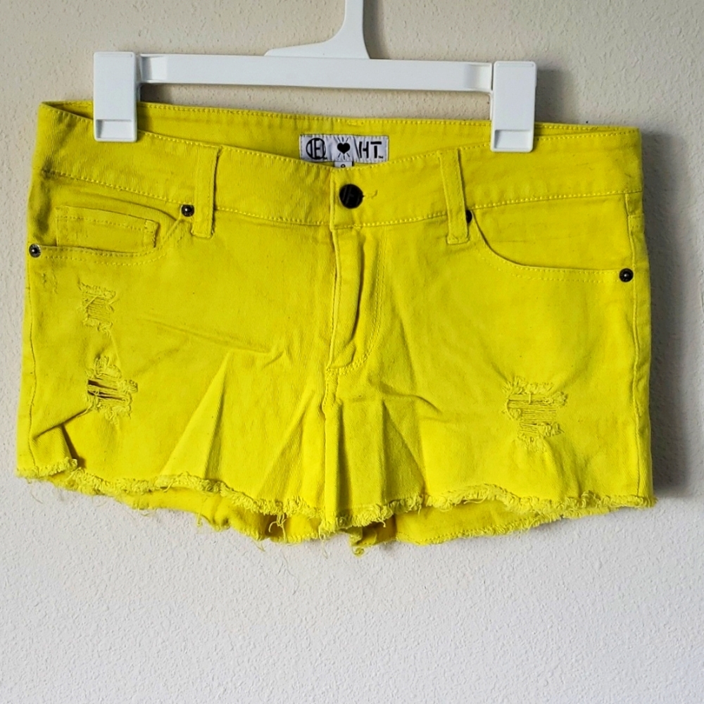 Yellow shorts - Picture 2 of 2